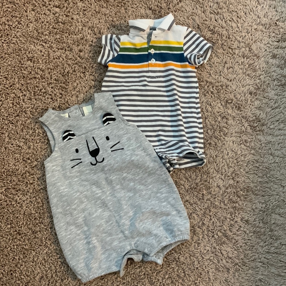Set of 2 - one piece baby clothes - 0-3 months - used